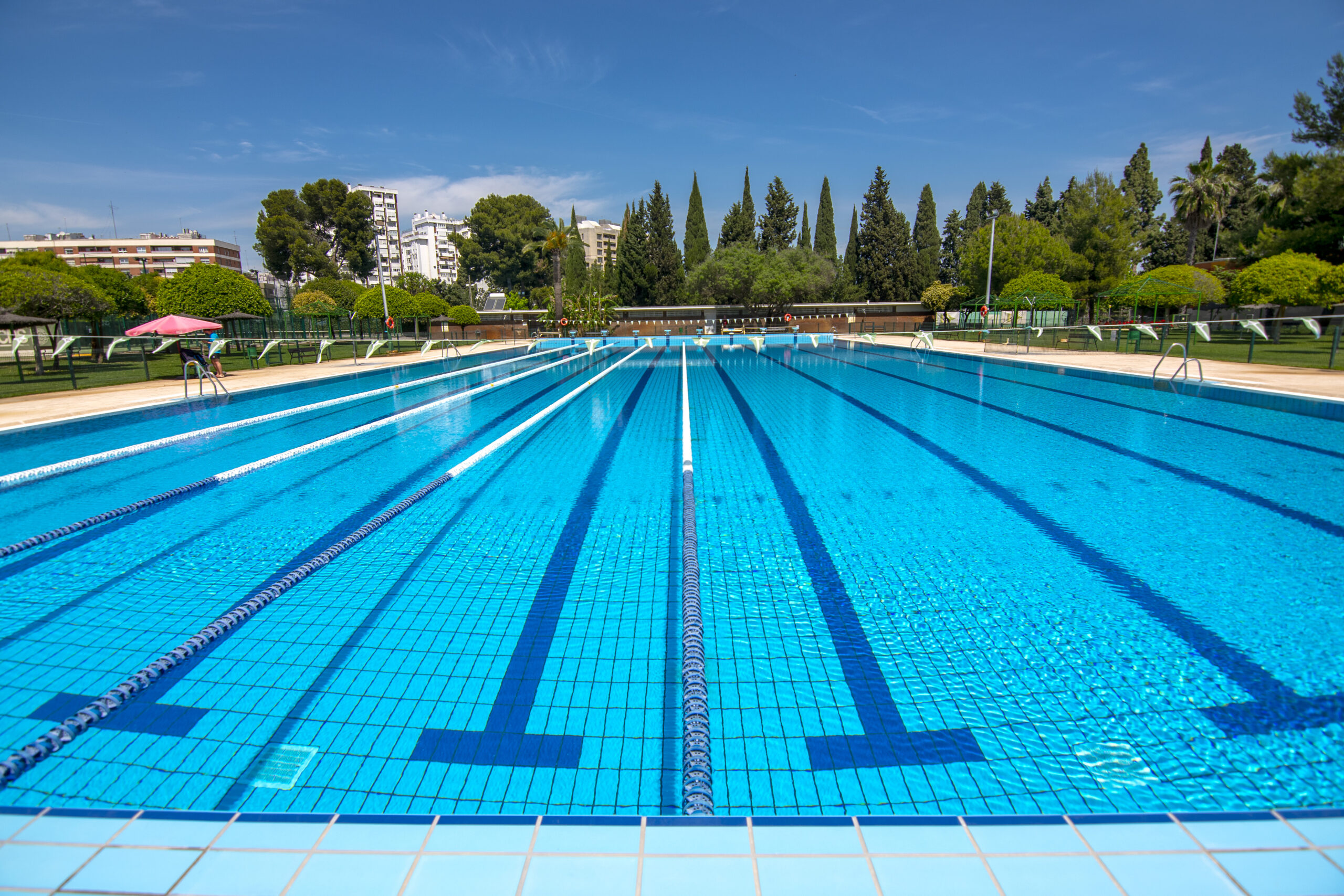 Apertura de piscinas del Club Náutico
